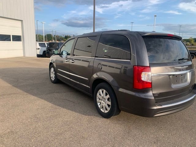 Used 2016 Granite Crystal Metallic Clearcoat Chrysler Touring image 3
