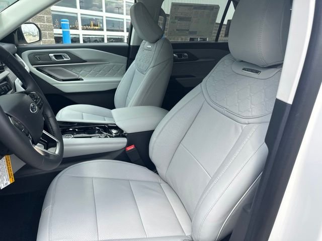 New 2026 Star White Metallic Tri-Coat Ford Platinum™ image 16