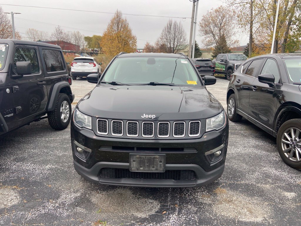 Used 2020 Diamond Black Crystal Pearlcoat Jeep Latitude image 2