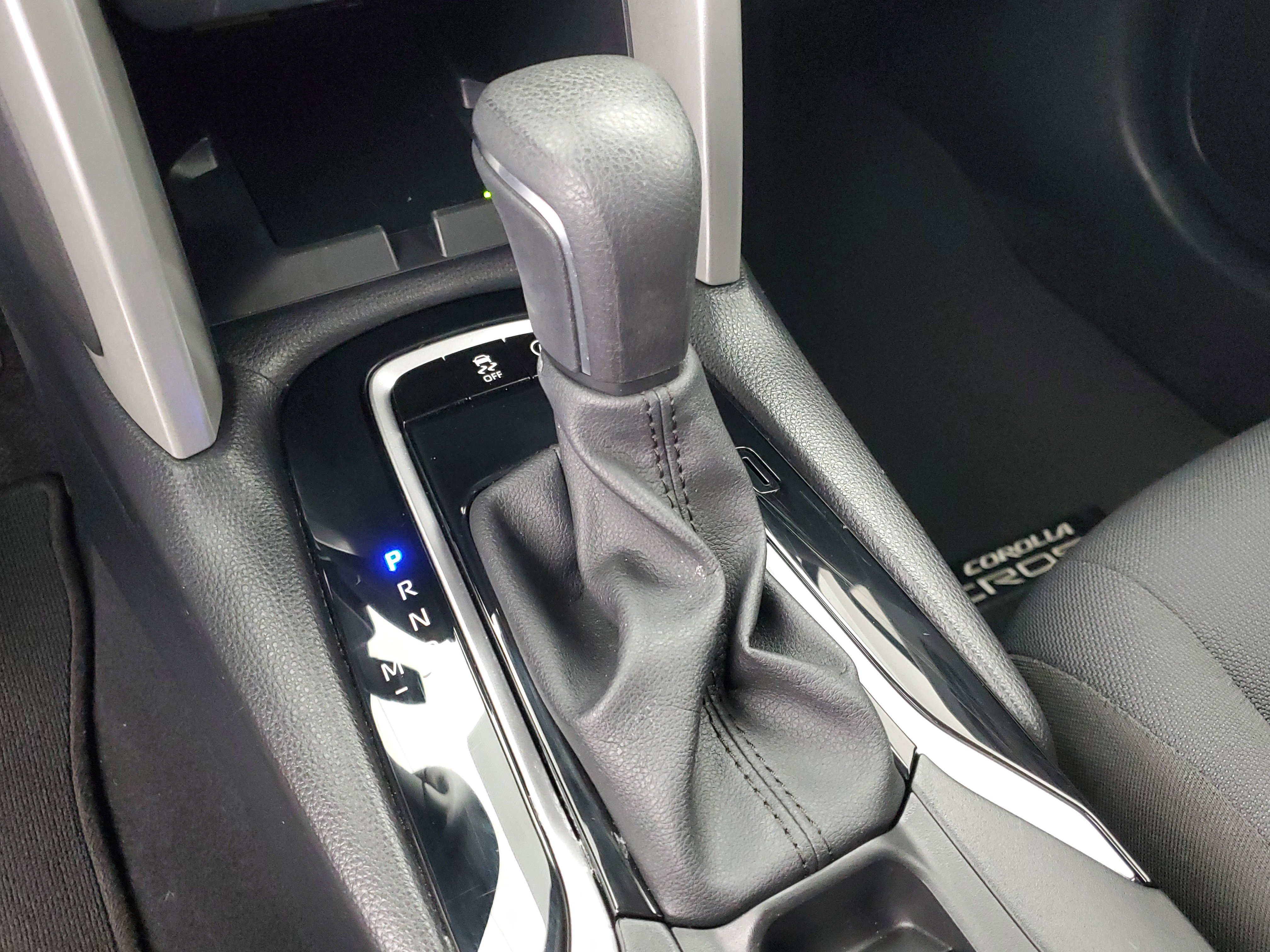Used 2024 Wind Chill Pearl Toyota LE image 30