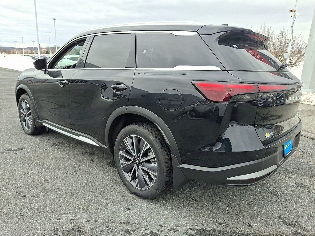 New 2026 MINERAL BLACK INFINITI Luxe AWD image 3
