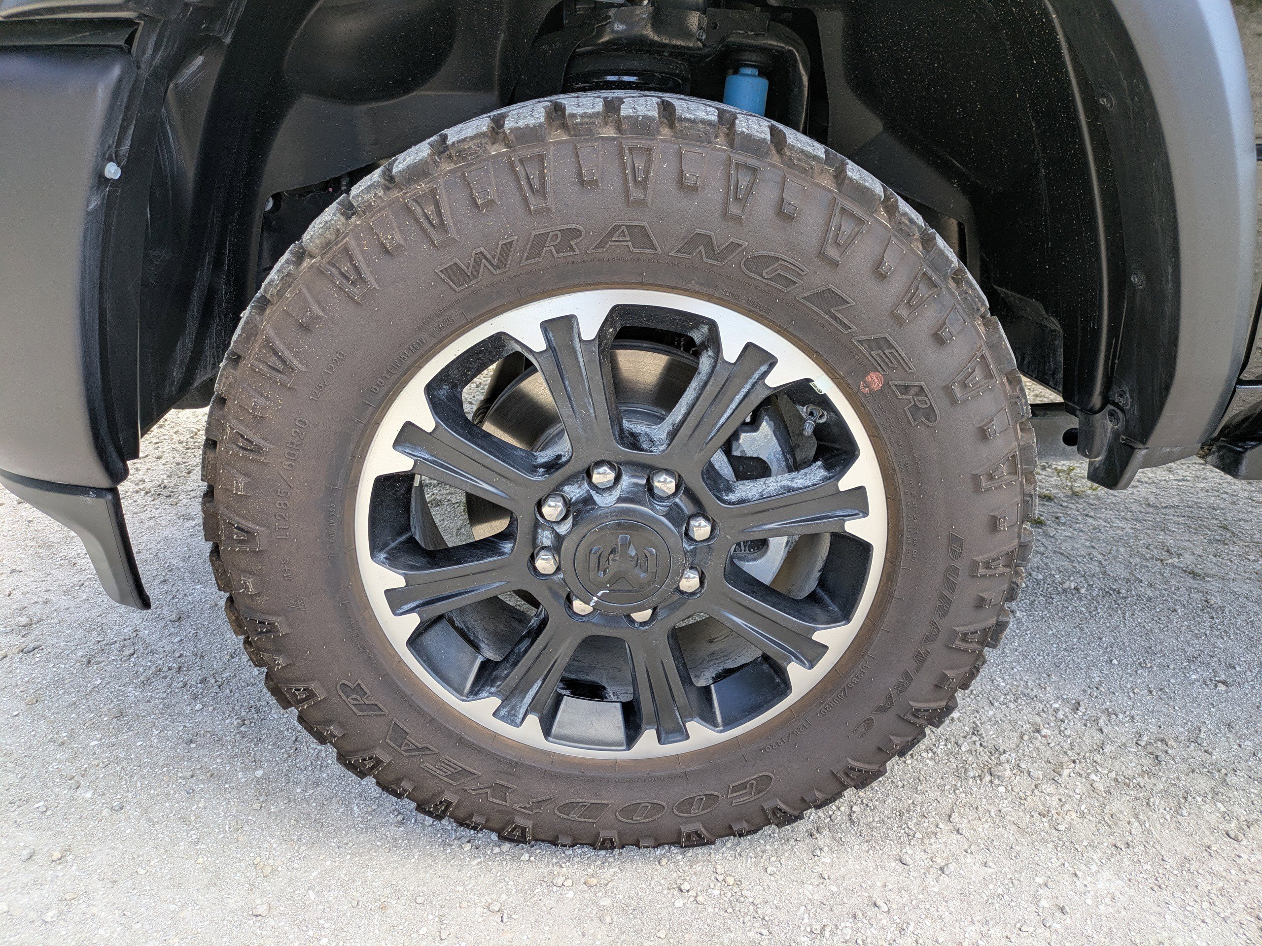 New 2025 Diamond Black Crystal Pearl-Coat Exterior Paint RAM Rebel image 9