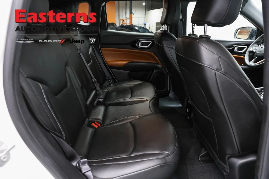 Used 2025 White Jeep Limited image 22