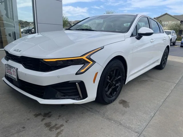 2025 Kia K5 LXS - Photo 12