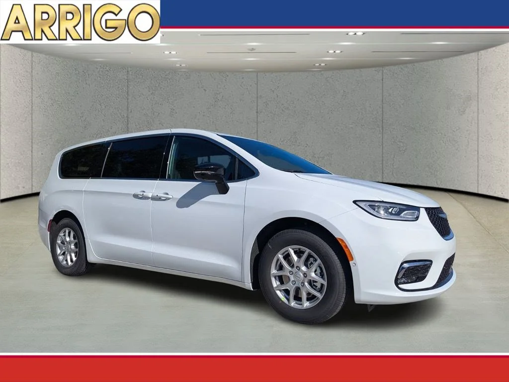 2026 Chrysler Pacifica Select's photo