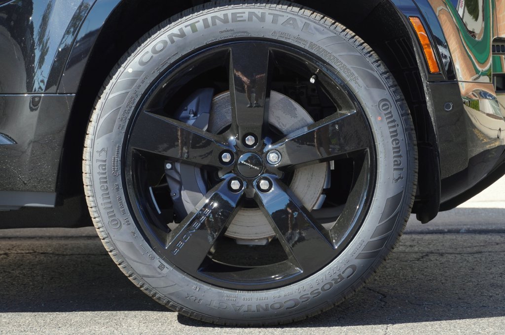 New 2026 Santorini Black Land Rover X-Dynamic SE image 8