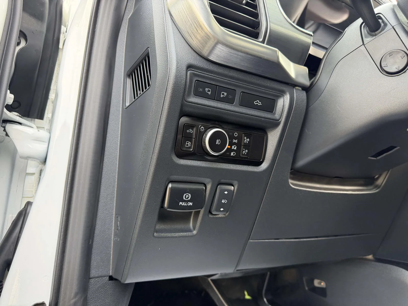 Used 2023 White Ford Lariat image 18