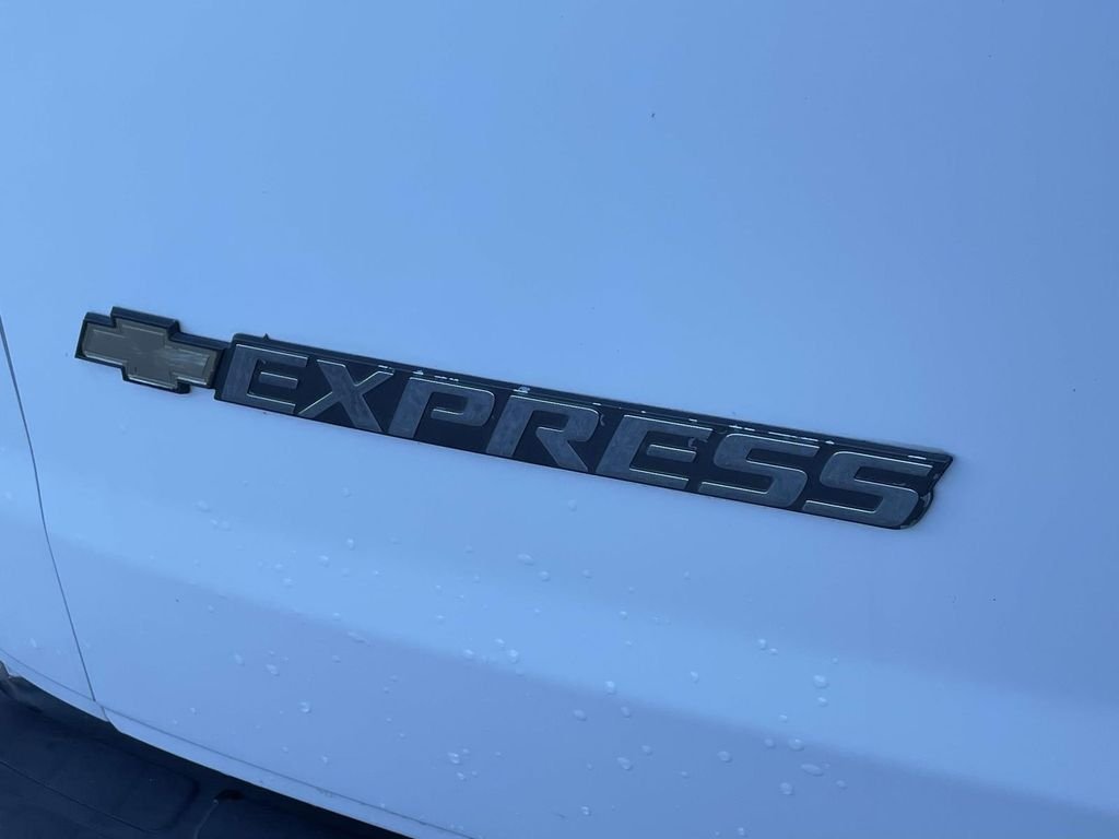 2017 Chevrolet Express Passenger LS - Photo 8