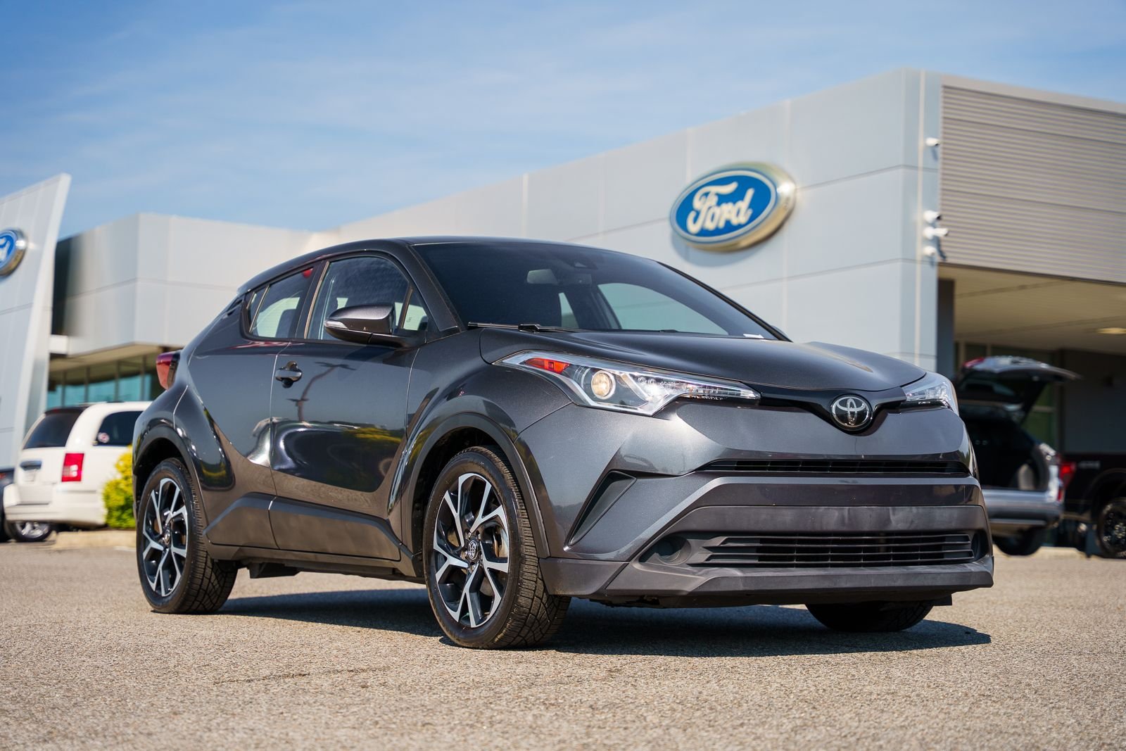 Used 2018 Gray Toyota XLE image 1