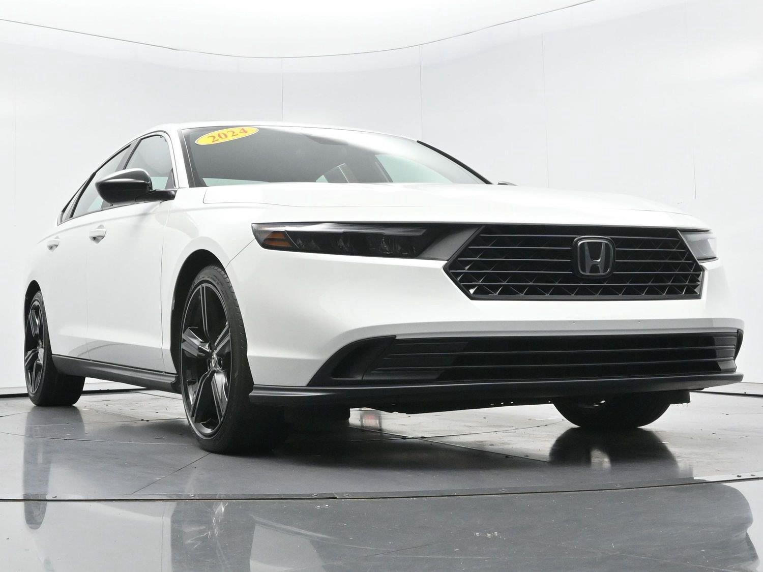 Used 2024 Platinum White Pearl Honda Sport image 49