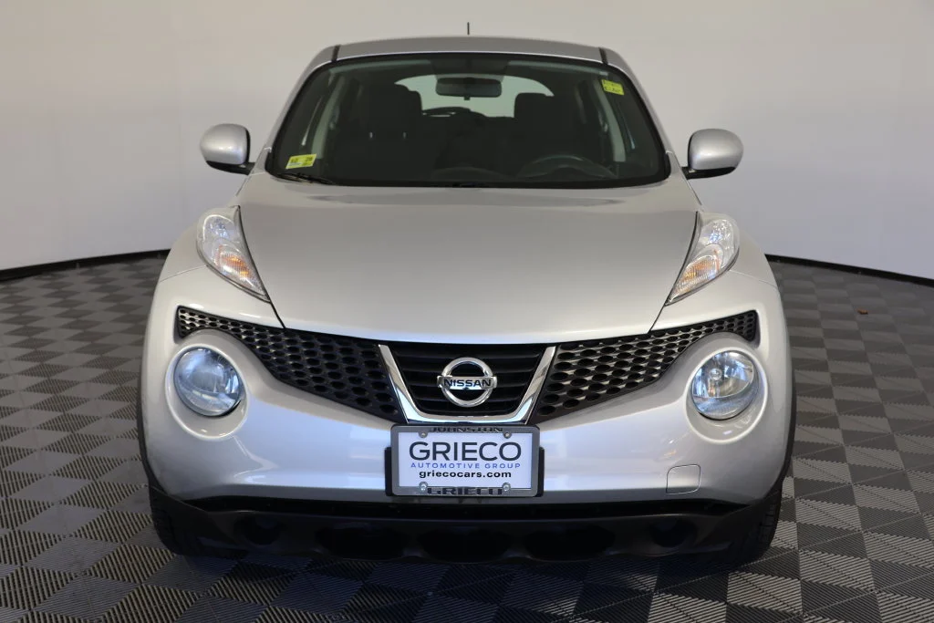 Used 2014 Brilliant Silver Nissan S image 3