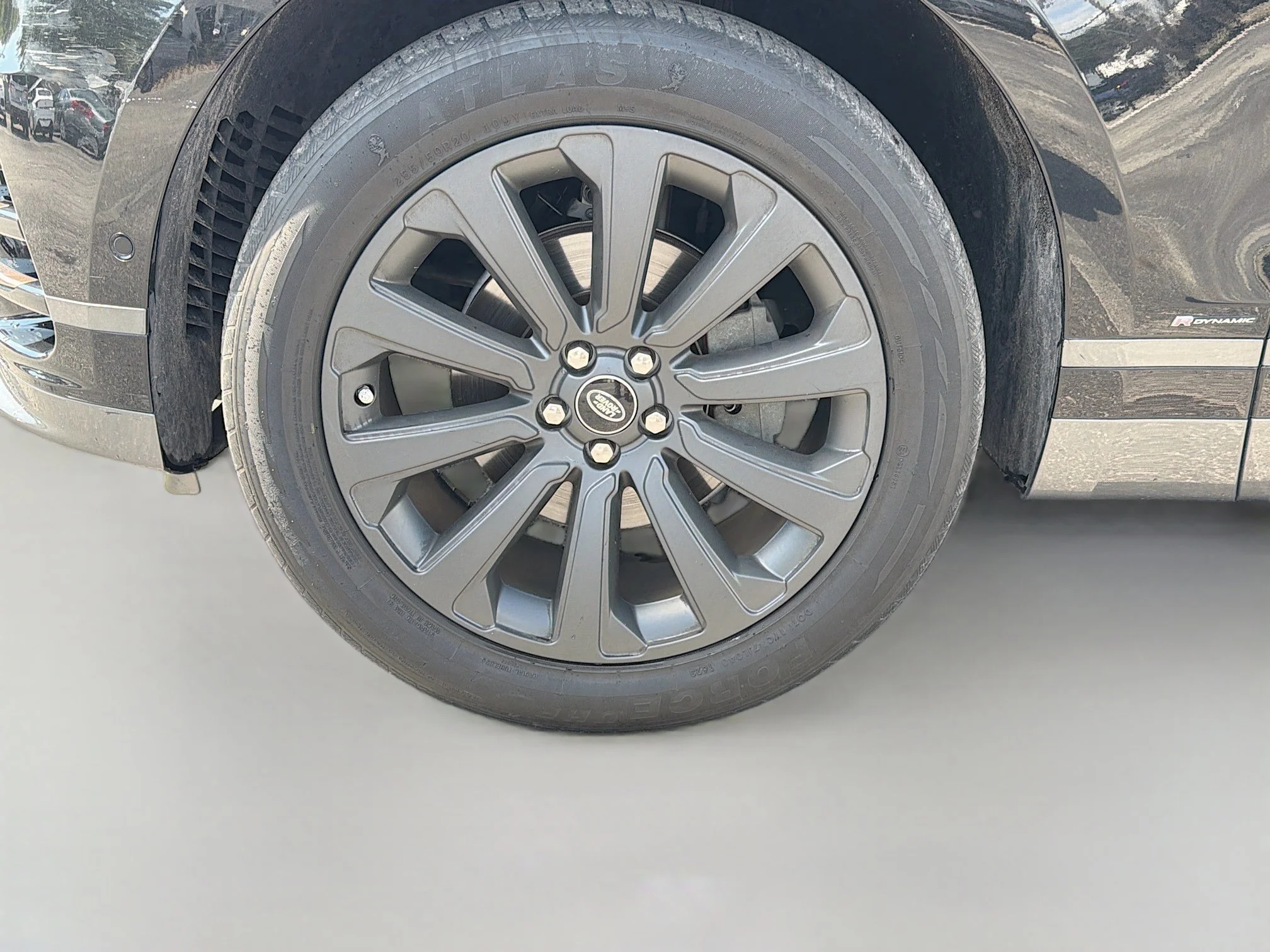 Used 2019 Narvik Black Land Rover R-Dynamic SE image 41
