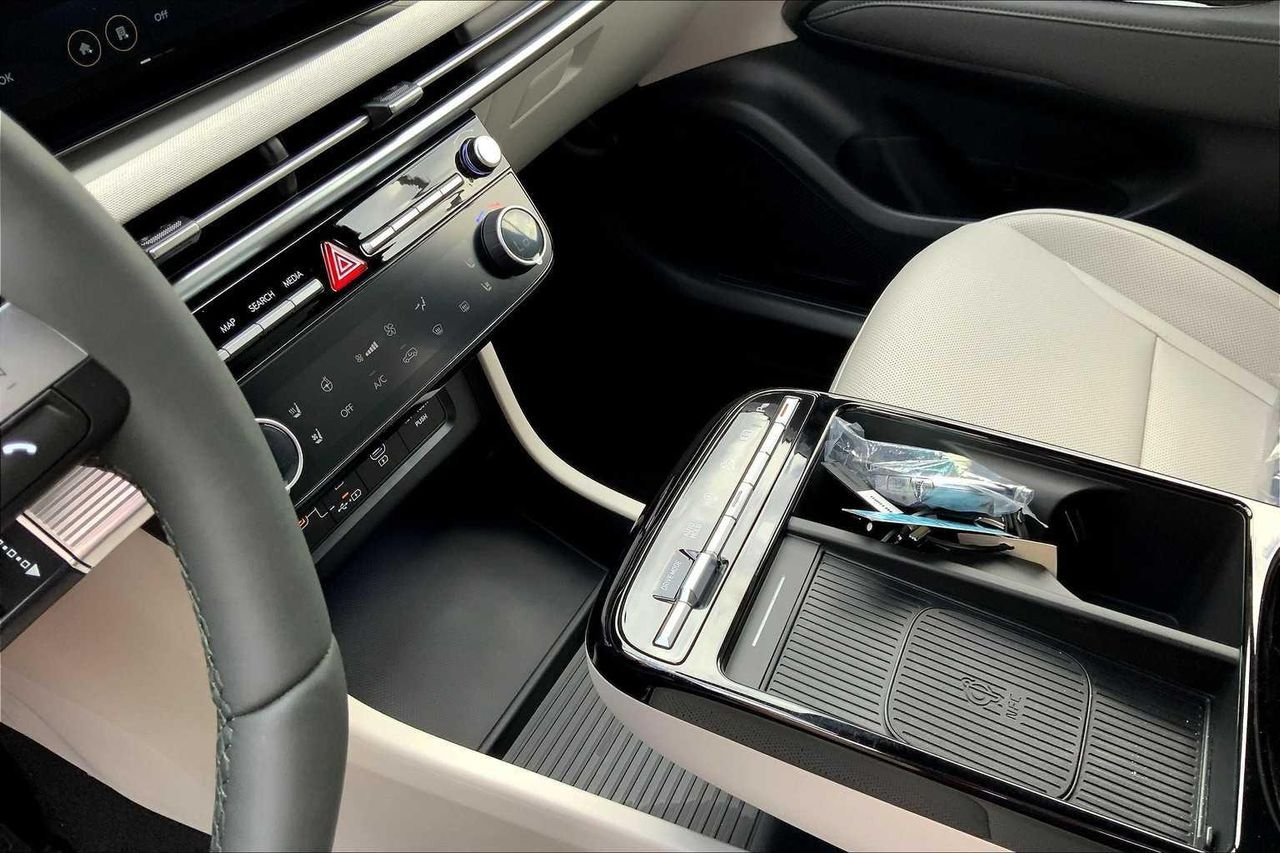 2026 Hyundai Tucson Limited - Photo 8