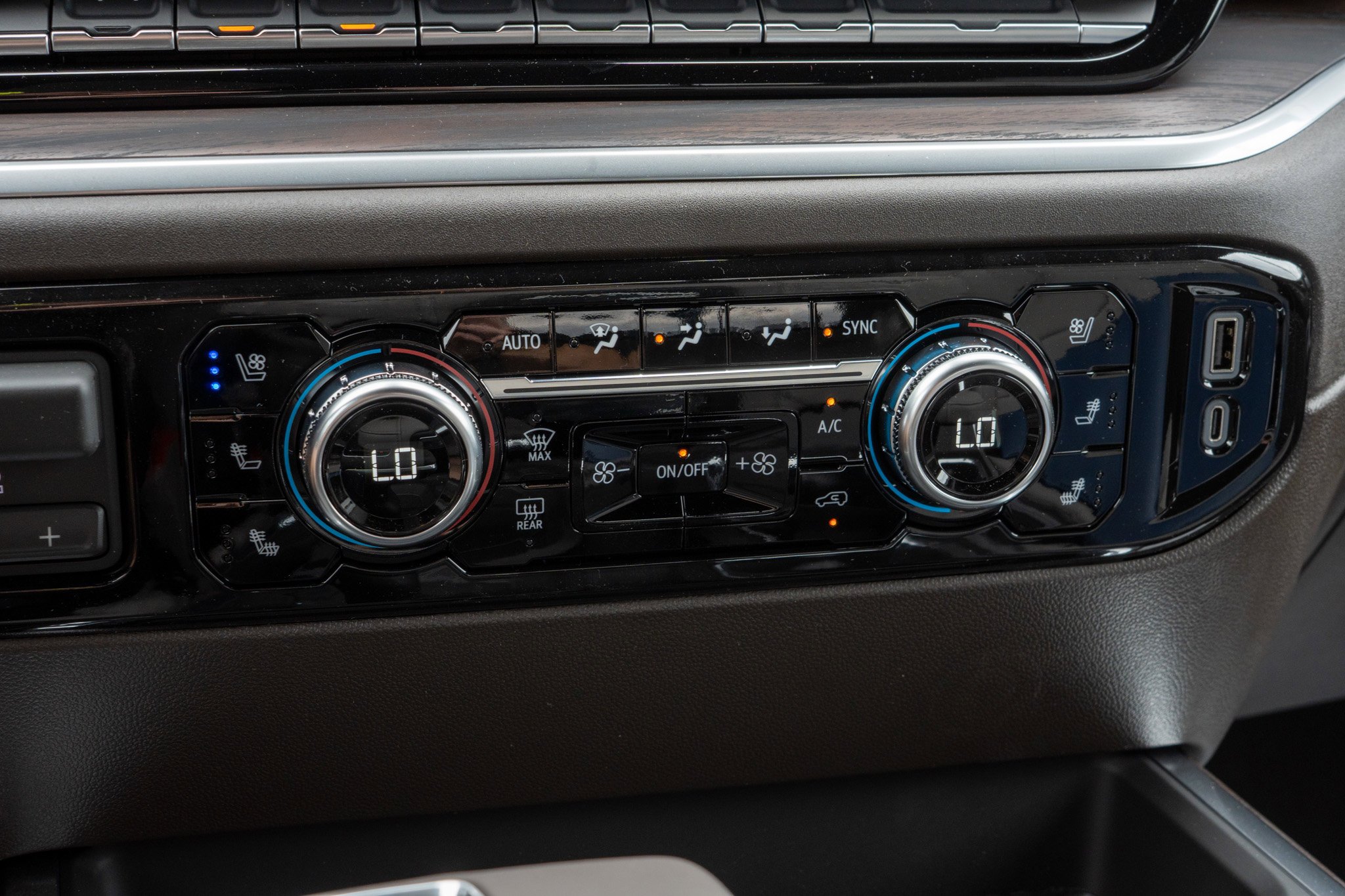 2026 GMC Sierra 1500 SLT - Photo 21