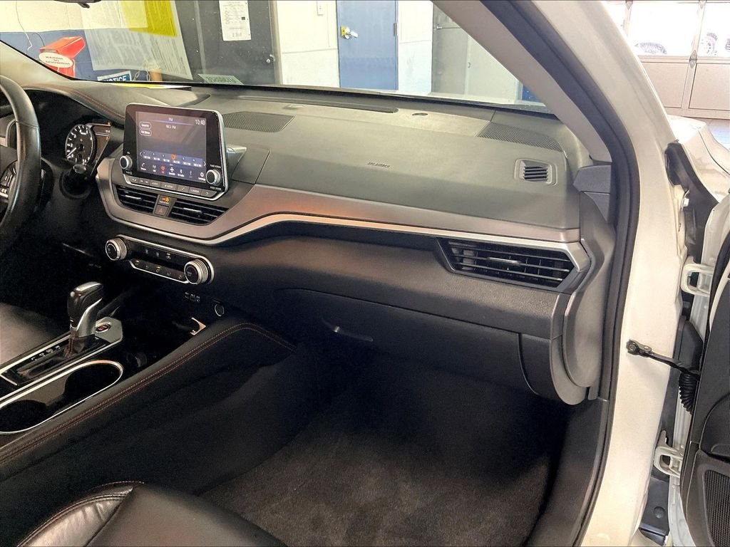 Certified Used 2024 White Nissan 2.5 SR image 13