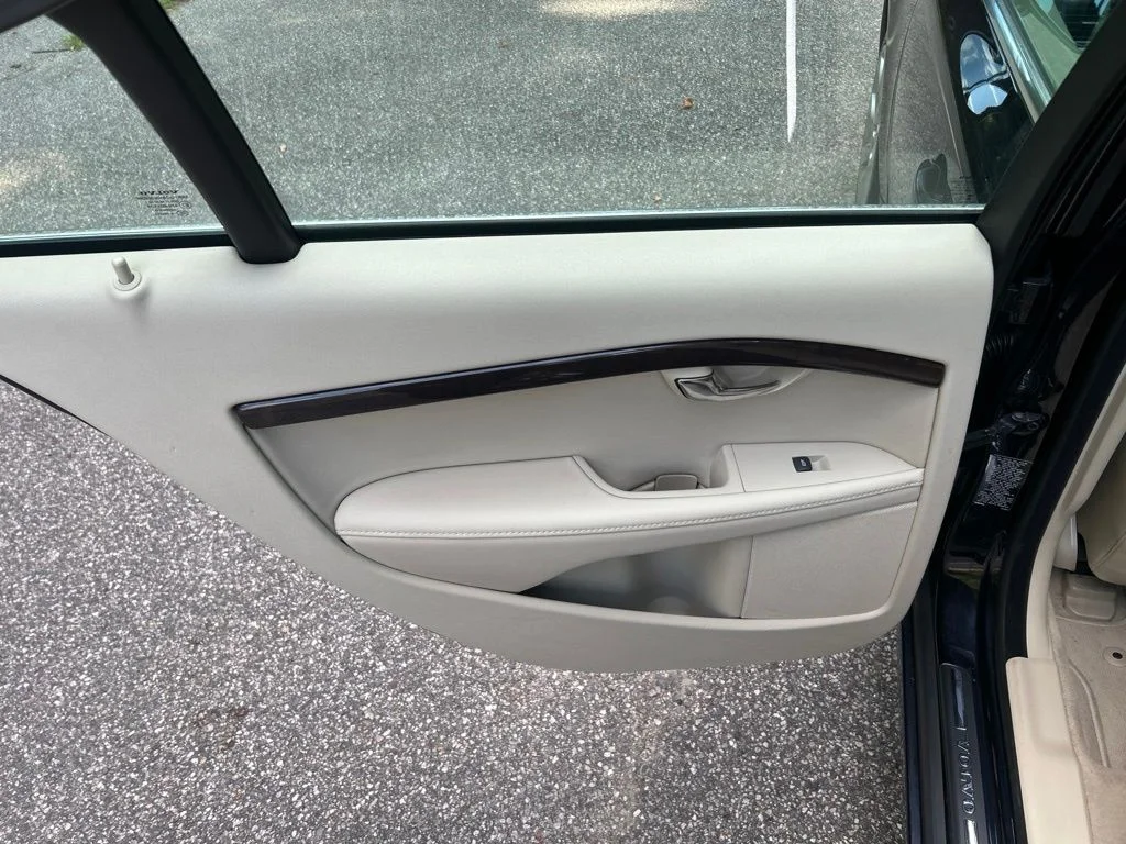 Used 2015 Blue Volvo T6 Platinum image 24