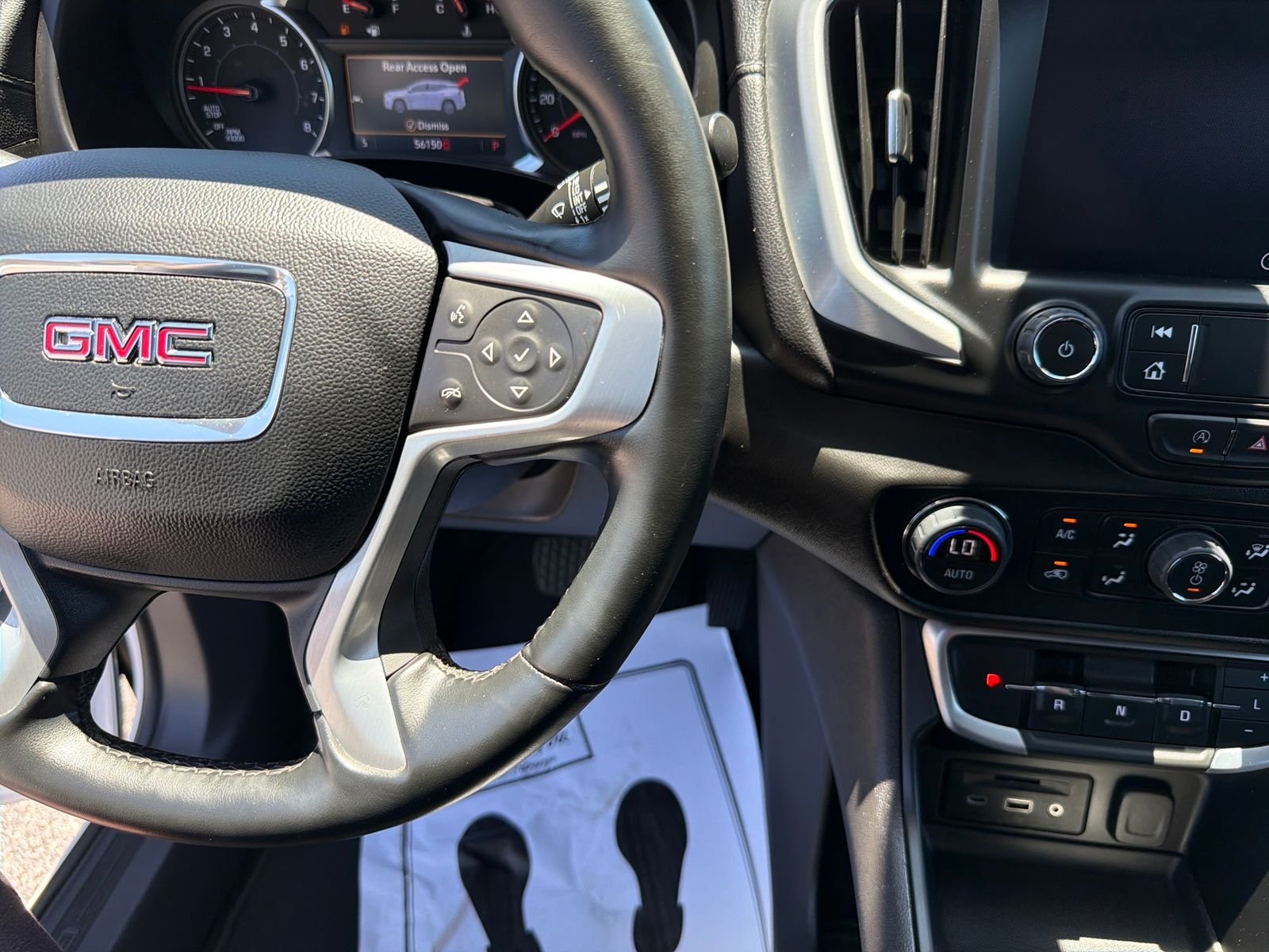 Used 2024 White GMC SLT image 17