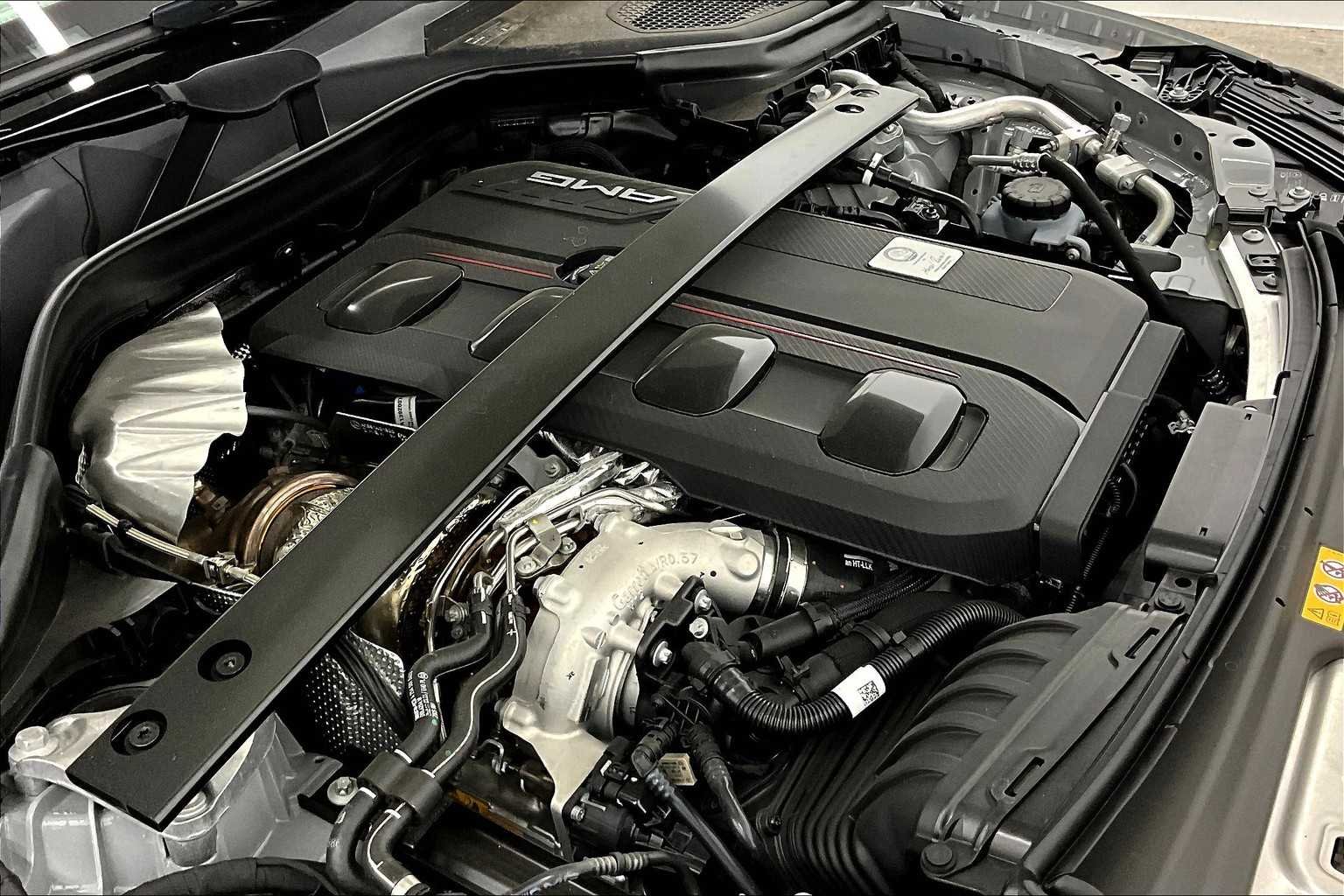 New 2025 MANUFAKTUR Alpine Grey Mercedes-Benz AMG® GLC 63 S E Performance image 17