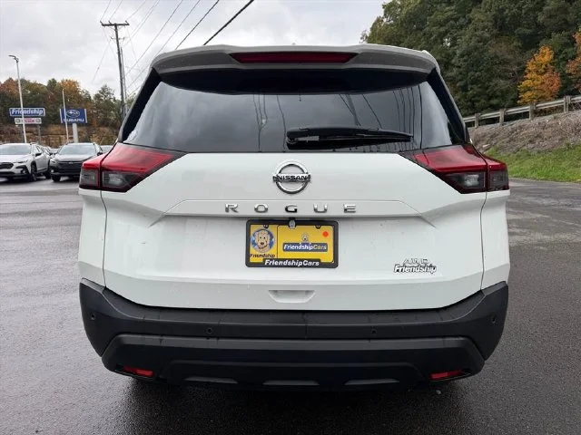 Used 2021 White Nissan S image 10