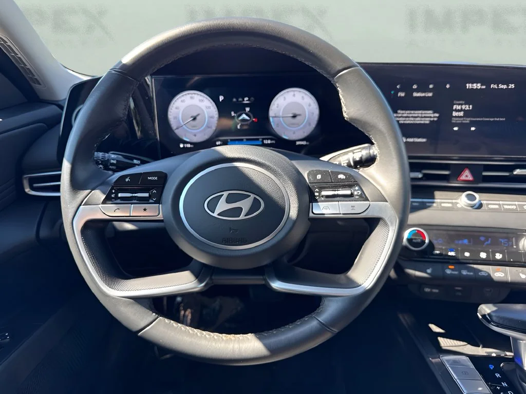 Used 2025 White Hyundai SEL Convenience image 13