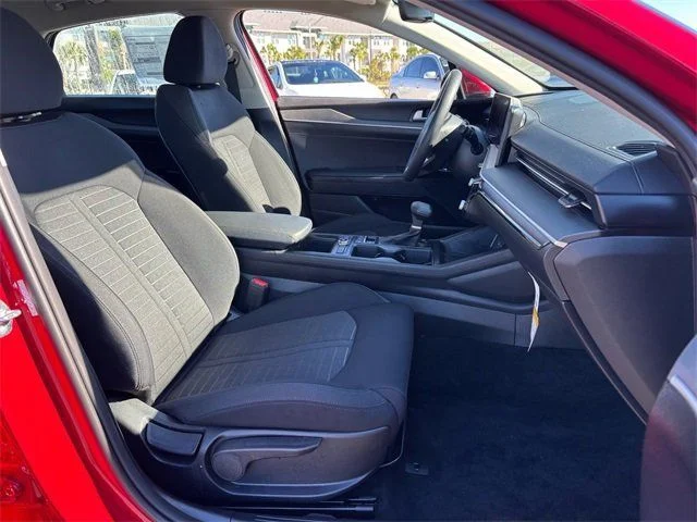 2025 Kia K5 LXS - Photo 15