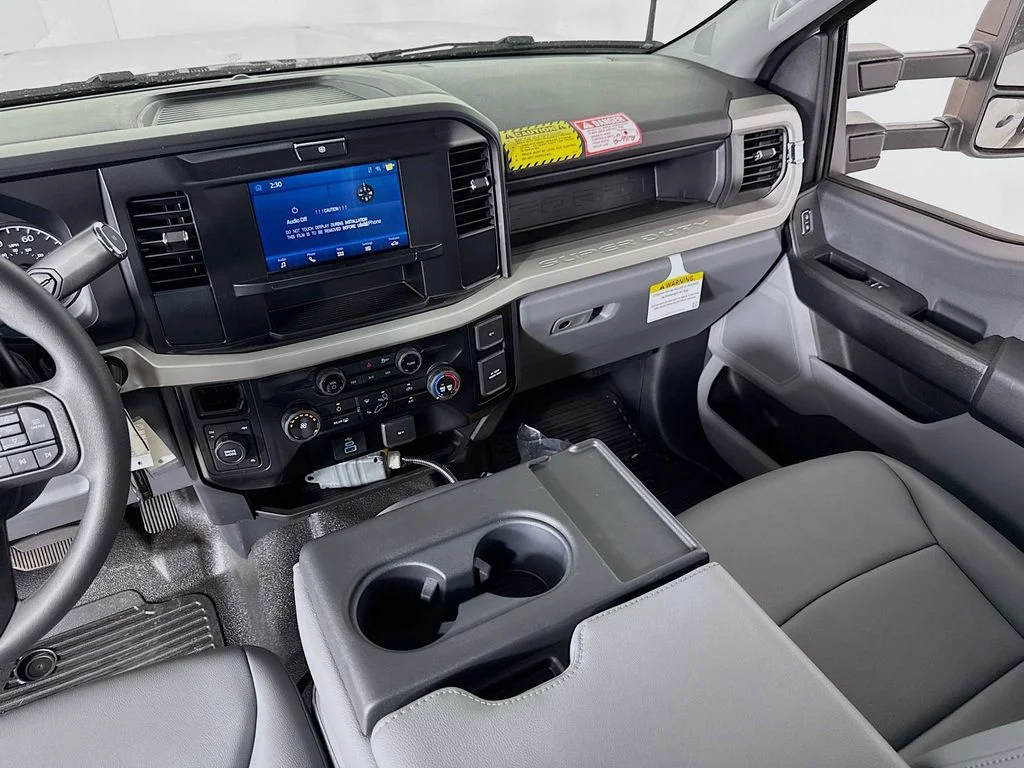 New 2025 Oxford White Ford F-450® XL image 22