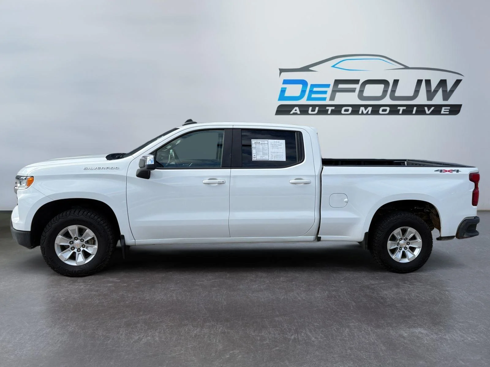 Used 2024 Summit White Chevrolet LT image 6