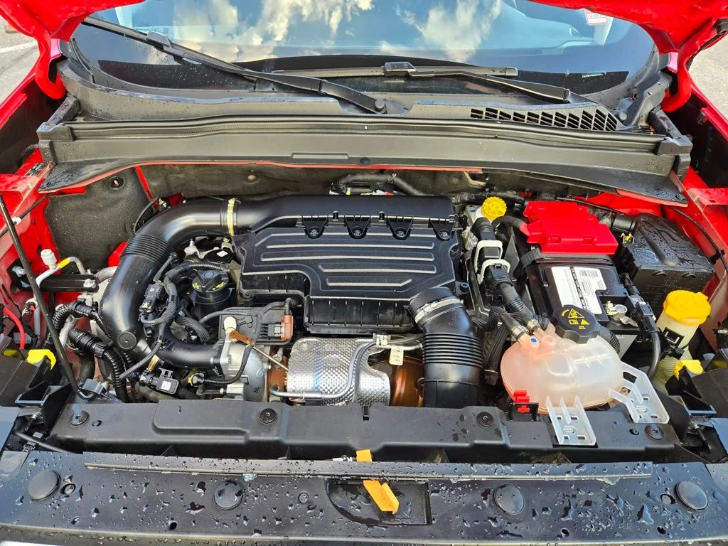 Certified Used 2022 Red Jeep Latitude image 33
