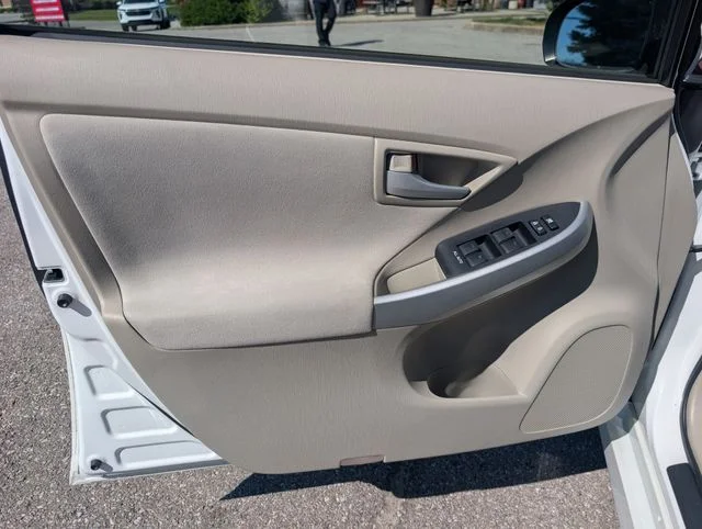 Used 2010 White Toyota  image 9
