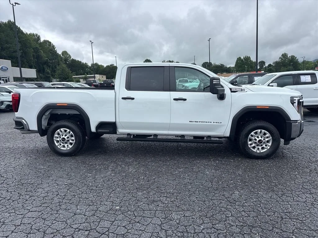 Used 2025 White GMC Pro image 9