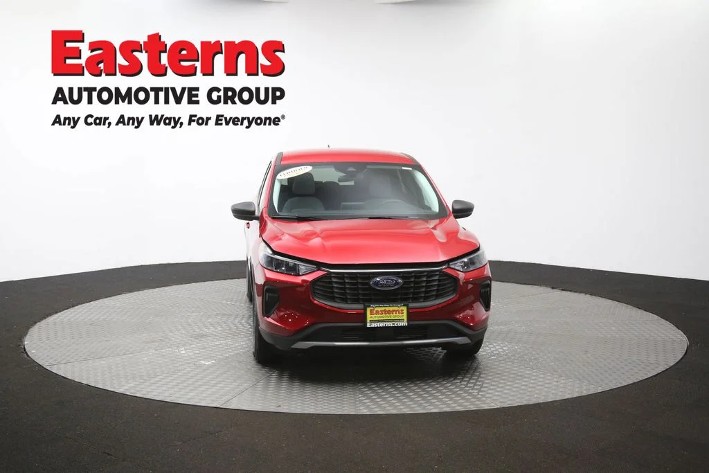Used 2023 Red Ford Active image 52