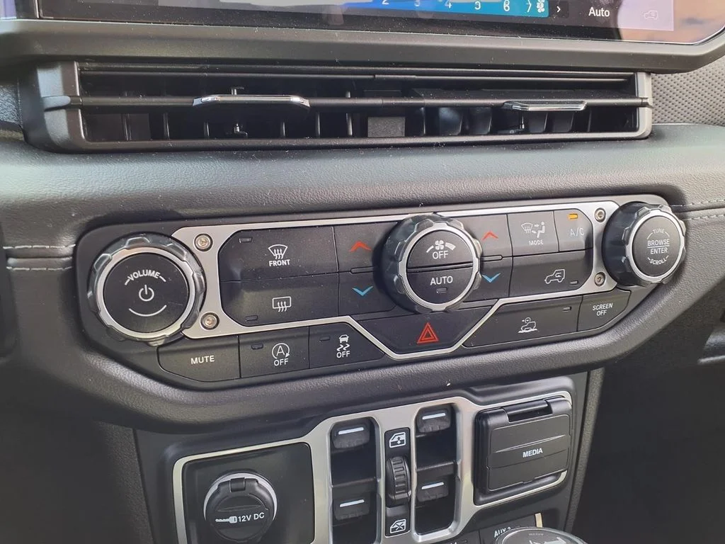 Used 2025 Black Jeep Rubicon image 9