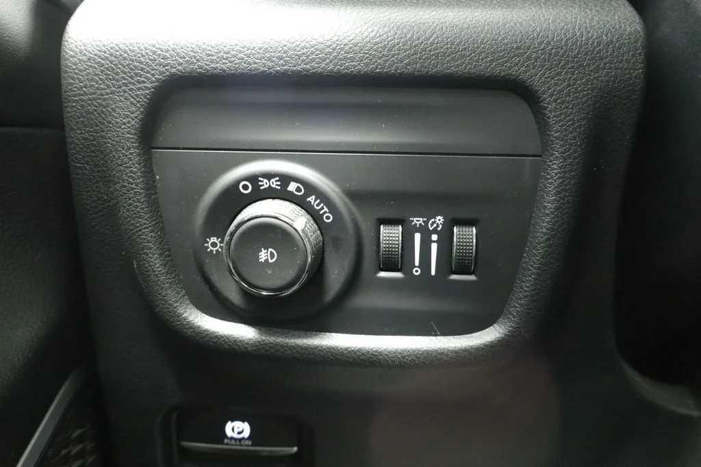 Used 2022 White Jeep Limited image 29