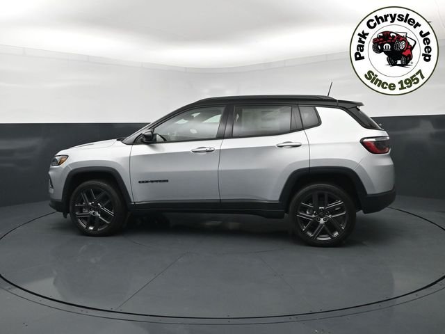 New 2026 Silver Zynith Metallic Clear-Coat Exterior Paint Jeep Limited image 3