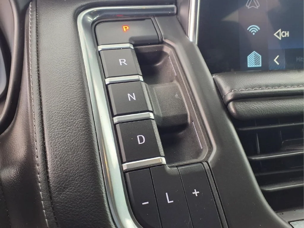 Used 2023 Summit White Chevrolet Z71 image 18