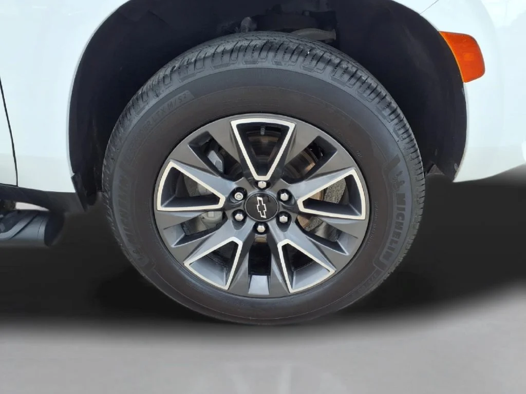 Used 2023 Summit White Chevrolet Z71 image 10