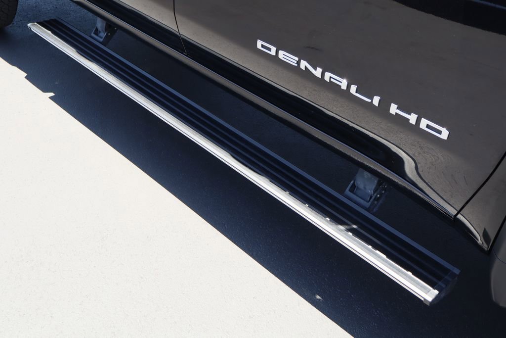 Used 2022 Ebony Twilight Metallic GMC Denali image 11