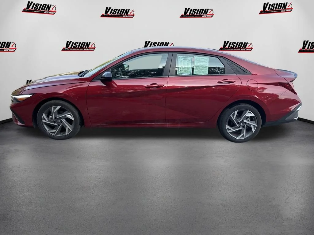 Used 2025 Red Hyundai SEL Sport image 8