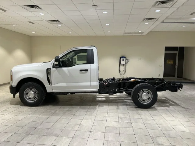New 2026 Oxford White Ford F-250® XL image 27