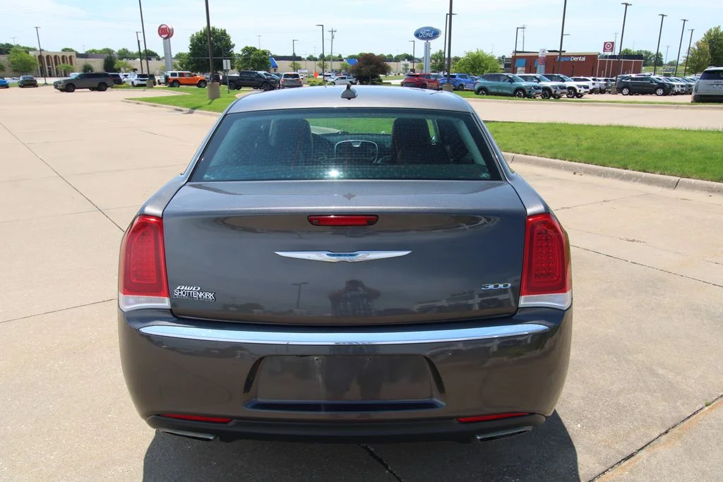 Used 2017 Gray Chrysler Limited image 15