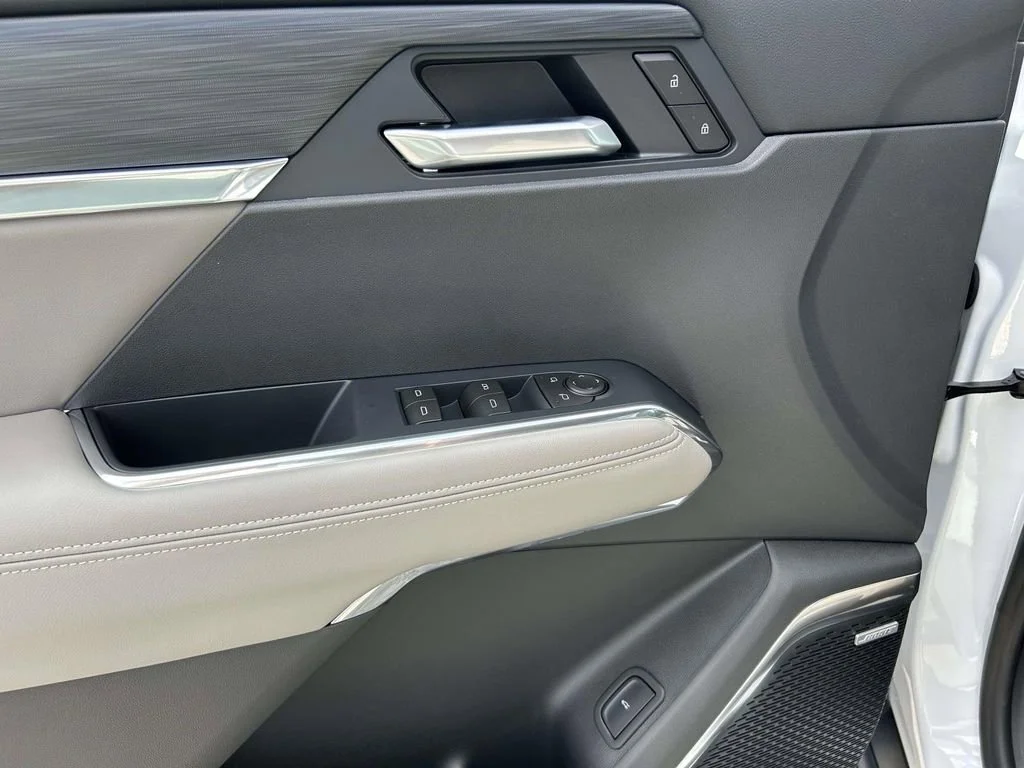 New 2026 Summit White GMC Elevation image 17