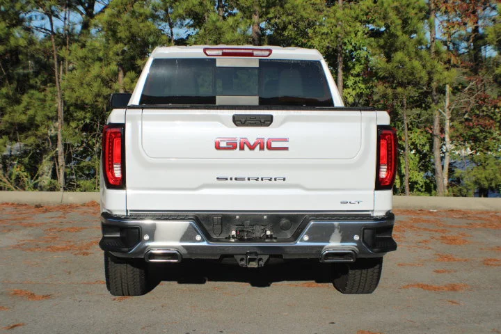 Certified Used 2026 Glacier White Tricoat GMC SLT image 23