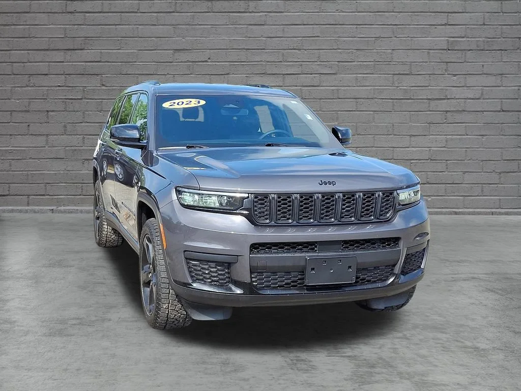 Used 2023 Gray Jeep Altitude 4x4 image 2