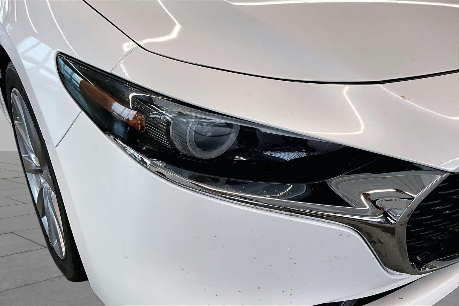 Used 2019 Snowflake White Pearl Mica Mazda w/Premium Pkg image 26