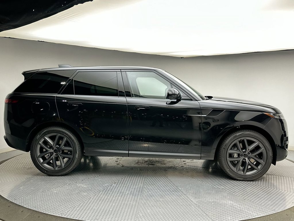 New 2027 Santorini Black Land Rover SE image 4