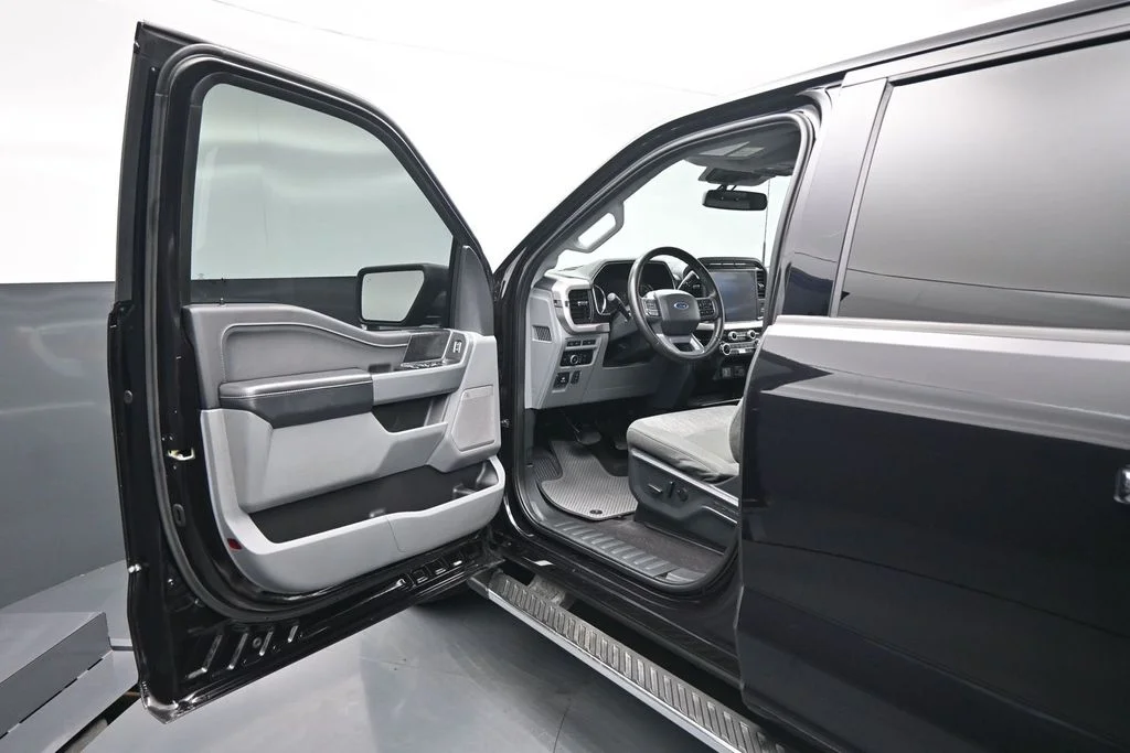 Used 2023 Black Ford XLT image 9