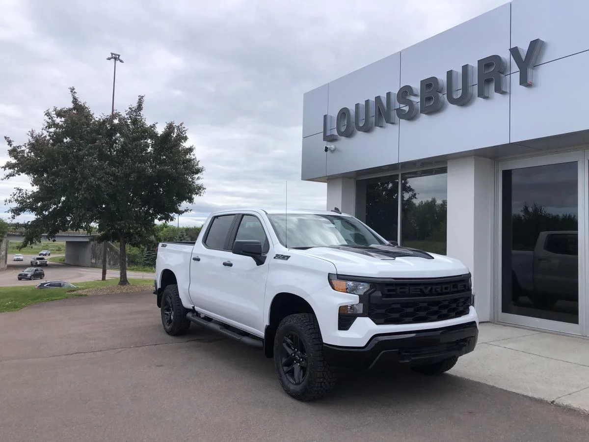 New 2026 White Chevrolet 4wd Crew Cab 147 image 1