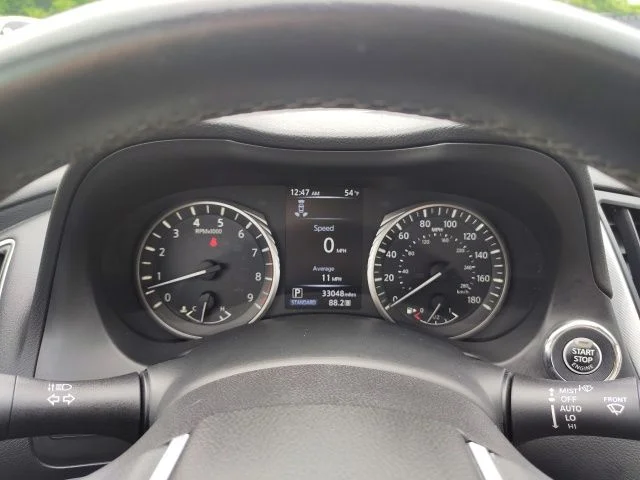 Used 2022 White INFINITI LUXE image 17