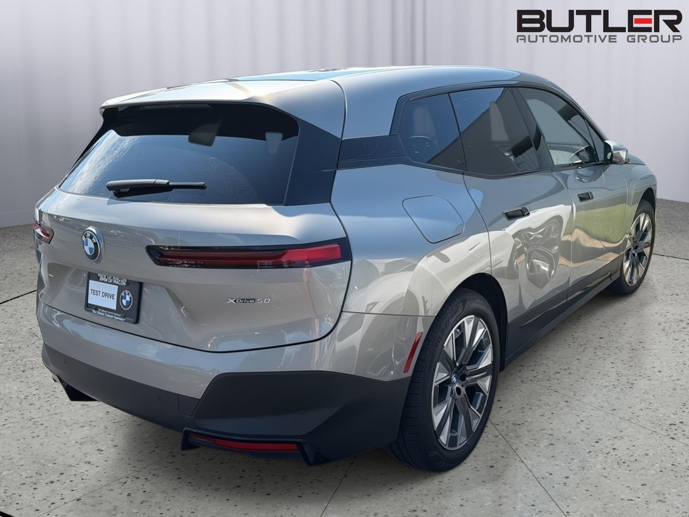 Used 2024 Oxide Grey Metallic BMW xDrive50 image 10