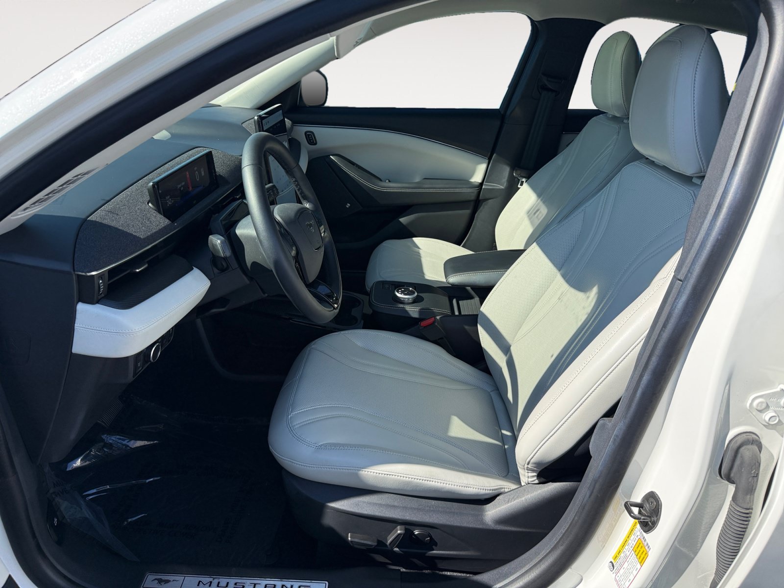 Used 2023 White Metallic Ford Premium image 10